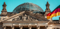 Bundestag © shutterstock, bearbeitet by IslamiQ.